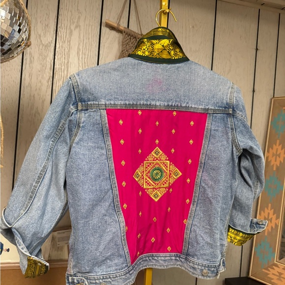 Vintage Tommy Hilfiger embellished denim jacket with pink and gold embroidering - Picture 4 of 6